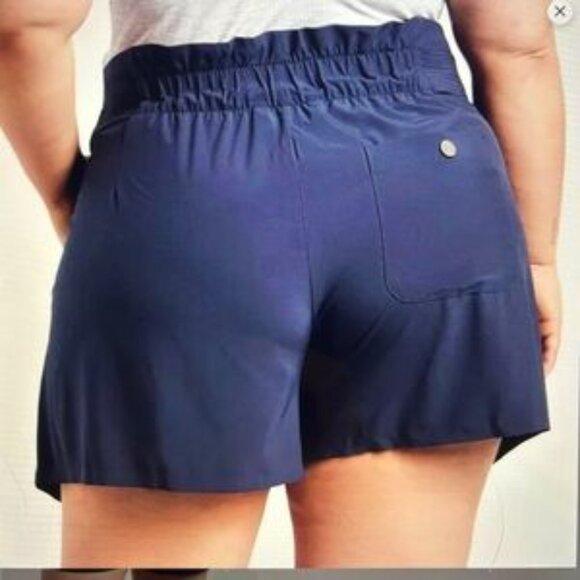 NEW ATHLETA Women's Skyline Shorts II Decorative Tie navy Blue Size 22 feather - Picture 1 of 5
